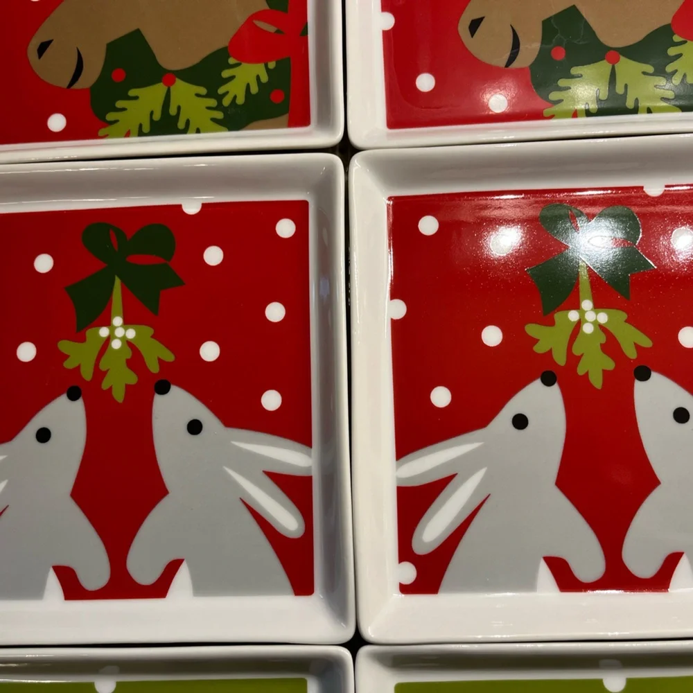 8 CRATE AND BARREL CHRISTMAS SQUARE APPETIZER DESSERT PLATES 6” NEW!